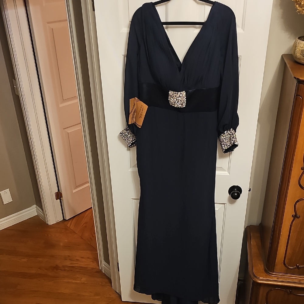 Elegant Long Sleeve Navy Dress with Embellished Details NWT Size 16